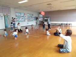 パピー　お母さんとキャッチボール！