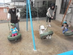 パピー　ブランコで遊びました