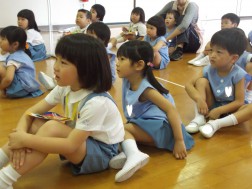 いろんなお客さんがやってきます