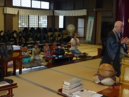 お寺でのおつとめ