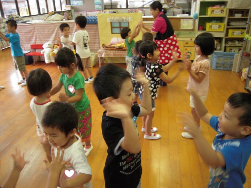 “南の島のハメハメハ大王”を踊りました
