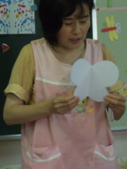 パピー　「次はちょうちょの形にやってみましょう」