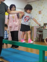 パピー　平均台をスイスイ②