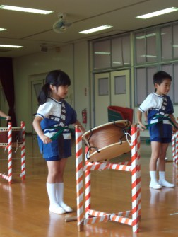 最後にはっぴを投げ上げます①