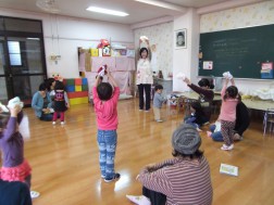 パピー　タオルあそび「おいも」
