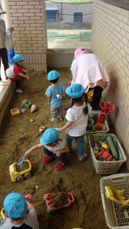 パピー　砂場でもあそびました