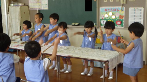 年中、少児はリズム打ちの練習②