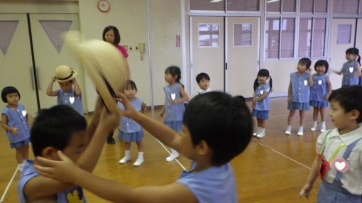 ゲーム「麦わら帽子まわし」