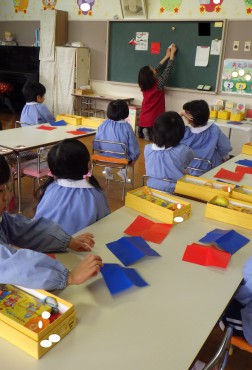 年中・少「おひな様を折ってみましょう」