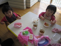ママのお弁当おいしいね！(0歳児組)