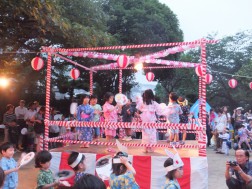 盆踊り。本番、みんな上手にできました。