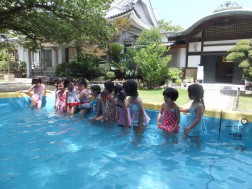 大きいプール、うれしいね（4歳児組）