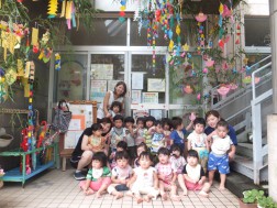 かわいい短冊ができましたね！(1歳児組）