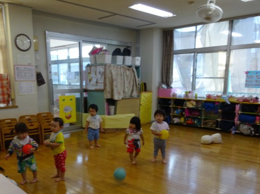 ボール遊びとても楽しいね!