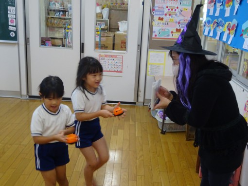 カードを見ながら学びます