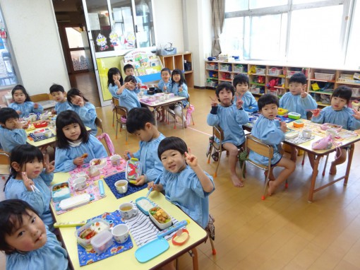 よく噛んで食べます(3・4・5歳児組)