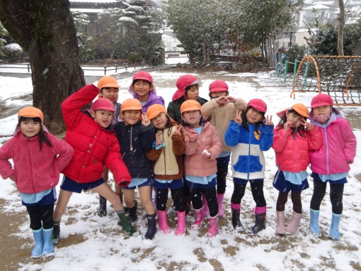 雪に触れました(4・5歳児組)