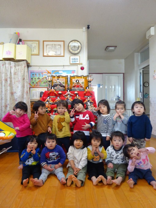 おひなさまと一緒に(1歳児組)